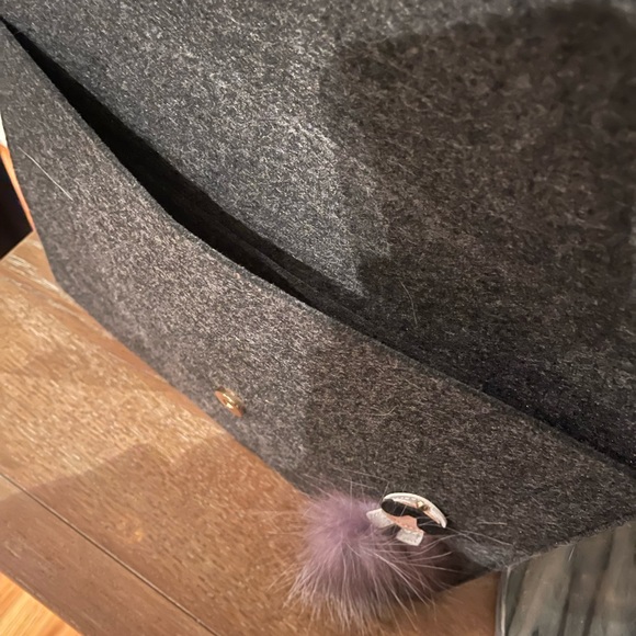 Fabulous Grey wool envelope bag with famous little guy hanging about - Picture 4 of 4